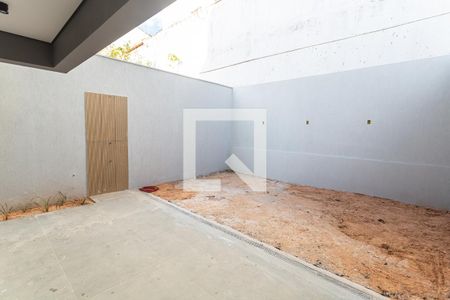 Casa à venda com 225m², 3 quartos e 4 vagas Casa à venda com 225m², 3 quartos e 4 vagasÁrea Privativa no 1° Pavimento