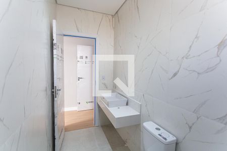 Casa à venda com 225m², 3 quartos e 4 vagas Casa à venda com 225m², 3 quartos e 4 vagasBanheiro da Suíte no 2° Pavimento