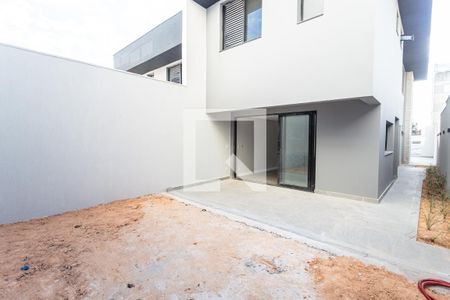Casa à venda com 225m², 3 quartos e 4 vagas Casa à venda com 225m², 3 quartos e 4 vagasÁrea Privativa no 1° Pavimento