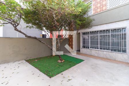 Casa à venda com 310m², 2 quartos e 2 vagas Casa à venda com 310m², 2 quartos e 2 vagasEntrada