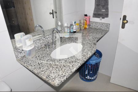 Casa à venda com 181m², 4 quartos e 2 vagasCasa 01 - Banheiro Social