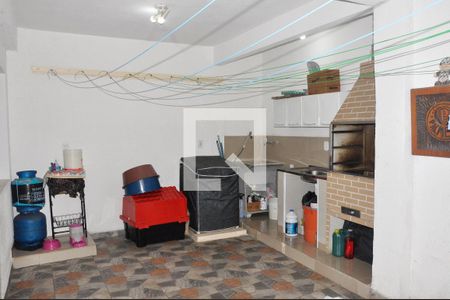 Casa à venda com 181m², 4 quartos e 2 vagasCasa 01 - Quintal e Área de Serviço