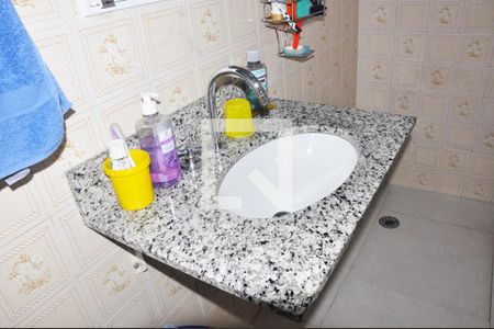 Casa à venda com 181m², 4 quartos e 2 vagasCasa 01 - Banheiro Social