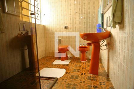 Casa à venda com 250m², 4 quartos e 3 vagasBanheiro 1