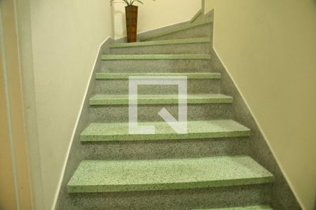 Casa à venda com 250m², 4 quartos e 3 vagasEscada