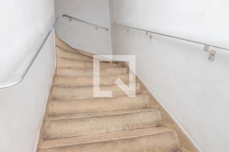 Apartamento à venda com 46m², 1 quarto e 1 vaga Apartamento à venda com 46m², 1 quarto e 1 vagaEscada do prédio