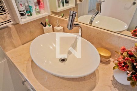 Apartamento à venda com 116m², 4 quartos e 3 vagas Apartamento à venda com 116m², 4 quartos e 3 vagasBanheiro da Suíte