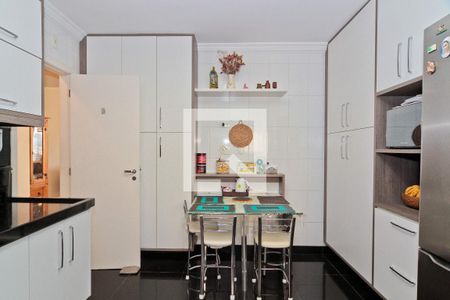 Apartamento à venda com 116m², 4 quartos e 3 vagas Apartamento à venda com 116m², 4 quartos e 3 vagasCozinha