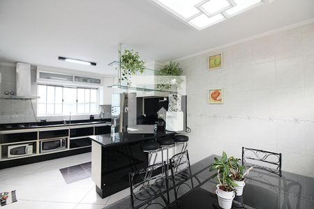 Casa à venda com 238m², 4 quartos e 4 vagasCopa e Cozinha 