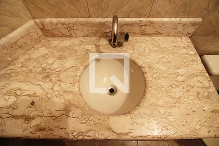 Casa à venda com 238m², 4 quartos e 4 vagasBanheiro de serviço