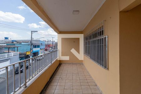 Casa à venda com 450m², 2 quartos e 4 vagas Casa à venda com 450m², 2 quartos e 4 vagasVaranda