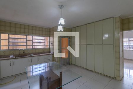 Casa à venda com 450m², 2 quartos e 4 vagas Casa à venda com 450m², 2 quartos e 4 vagasCozinha