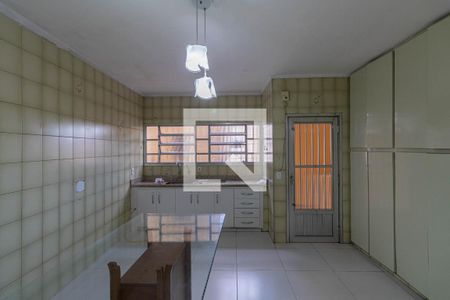 Casa à venda com 450m², 2 quartos e 4 vagas Casa à venda com 450m², 2 quartos e 4 vagasCozinha
