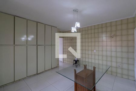 Casa à venda com 450m², 2 quartos e 4 vagas Casa à venda com 450m², 2 quartos e 4 vagasCozinha