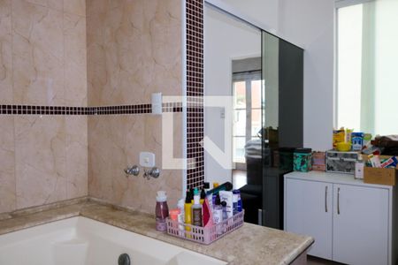 Casa à venda com 350m², 6 quartos e 5 vagasBanheiro da Suíte 1