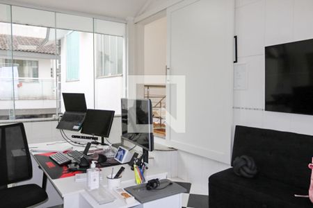 Casa à venda com 350m², 6 quartos e 5 vagasEscritório