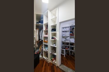 Casa à venda com 350m², 6 quartos e 5 vagasCloset da Suíte 1