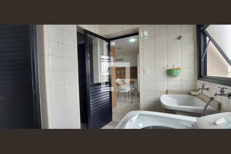 Apartamento à venda com 143m², 4 quartos e 2 vagas Apartamento à venda com 143m², 4 quartos e 2 vagasÁrea de Serviço