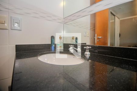 Apartamento à venda com 81m², 2 quartos e 2 vagasBanheiro da Suíte