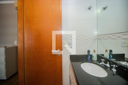 Apartamento à venda com 81m², 2 quartos e 2 vagasBanheiro da Suíte