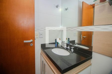 Apartamento à venda com 81m², 2 quartos e 2 vagasBanheiro da Suíte