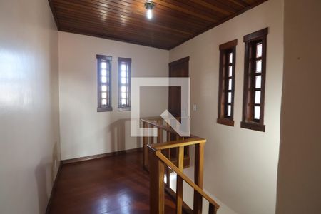 Casa à venda com 170m², 4 quartos e 2 vagasEscada