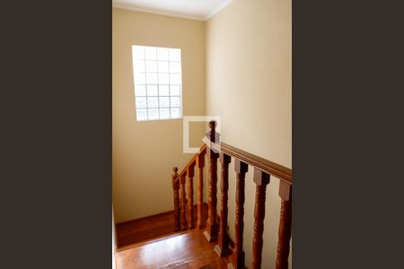 Casa à venda com 195m², 3 quartos e 4 vagas Casa à venda com 195m², 3 quartos e 4 vagasEscada