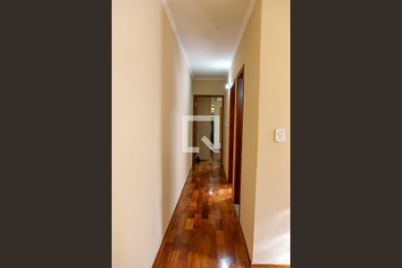 Casa à venda com 195m², 3 quartos e 4 vagas Casa à venda com 195m², 3 quartos e 4 vagasCorredor