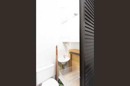 Apartamento à venda com 70m², 2 quartos e 2 vagas Apartamento à venda com 70m², 2 quartos e 2 vagasBanheiro De serviço