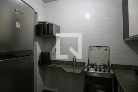 Apartamento à venda com 100m², 3 quartos e 2 vagas Apartamento à venda com 100m², 3 quartos e 2 vagasCozinha e Área de Serviço