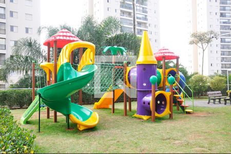 Apartamento à venda com 142m², 3 quartos e 3 vagas Apartamento à venda com 142m², 3 quartos e 3 vagasÁrea comum - Playground