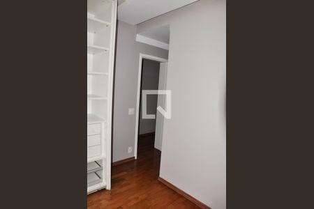 Apartamento à venda com 142m², 3 quartos e 3 vagas Apartamento à venda com 142m², 3 quartos e 3 vagasDetalhe - Quarto 02 com Suíte