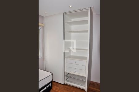 Apartamento à venda com 142m², 3 quartos e 3 vagas Apartamento à venda com 142m², 3 quartos e 3 vagasDetalhe - Quarto 02 com Suíte