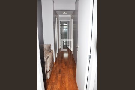 Apartamento à venda com 142m², 3 quartos e 3 vagas Apartamento à venda com 142m², 3 quartos e 3 vagasDetalhe - Corredor Quartos