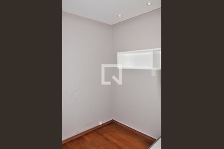Apartamento à venda com 142m², 3 quartos e 3 vagas Apartamento à venda com 142m², 3 quartos e 3 vagasDetalhe - Quarto 02 com Suíte