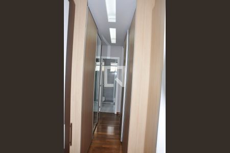 Apartamento à venda com 142m², 3 quartos e 3 vagas Apartamento à venda com 142m², 3 quartos e 3 vagasDetalhe - Closet do Quarto 01