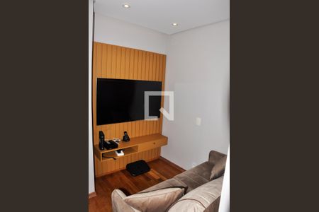 Apartamento à venda com 142m², 3 quartos e 3 vagas Apartamento à venda com 142m², 3 quartos e 3 vagasDetalhe - Sala de TV