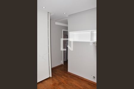 Apartamento à venda com 142m², 3 quartos e 3 vagas Apartamento à venda com 142m², 3 quartos e 3 vagasDetalhe - Quarto 03 com Suíte