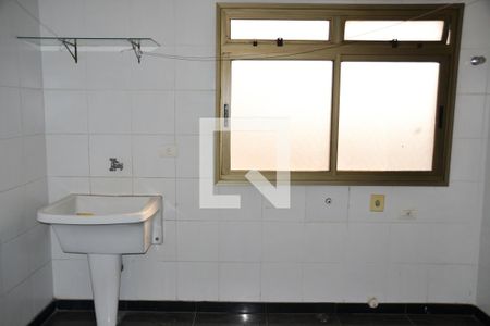 Apartamento à venda com 180m², 5 quartos e 2 vagas Apartamento à venda com 180m², 5 quartos e 2 vagasÁrea de Serviço