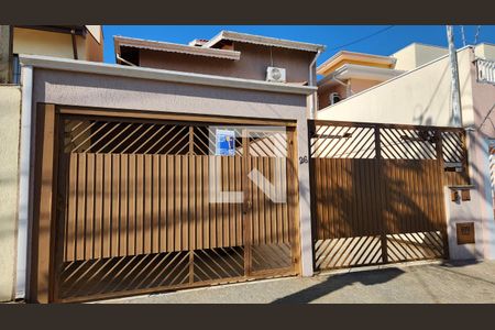 Casa à venda com 173m², 3 quartos e 3 vagas Casa à venda com 173m², 3 quartos e 3 vagasFachada + Plaquinha