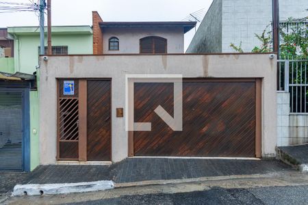 Casa à venda com 200m², 4 quartos e 4 vagas Casa à venda com 200m², 4 quartos e 4 vagasFachada