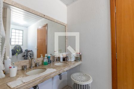 Casa à venda com 246m², 3 quartos e 4 vagas Casa à venda com 246m², 3 quartos e 4 vagasBanheiro
