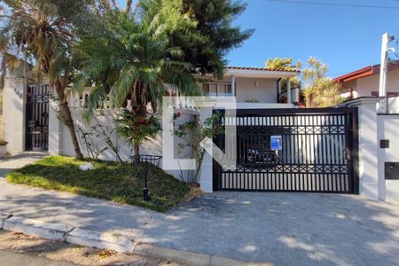 Casa à venda com 320m², 3 quartos e 2 vagasFachada