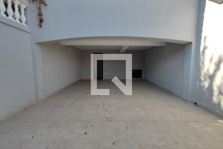 Casa à venda com 320m², 3 quartos e 2 vagasQuintal - Garagem