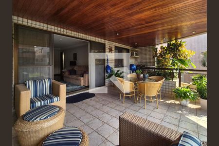 Apartamento à venda com 180m², 3 quartos e 2 vagasVaranda