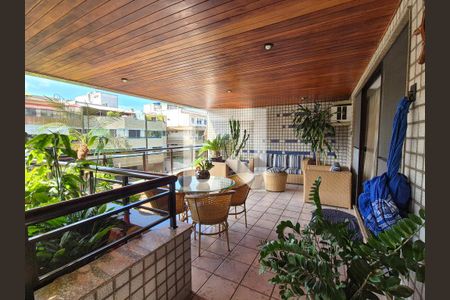 Apartamento à venda com 180m², 3 quartos e 2 vagasVaranda