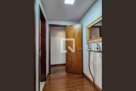 Apartamento à venda com 180m², 3 quartos e 2 vagasHall