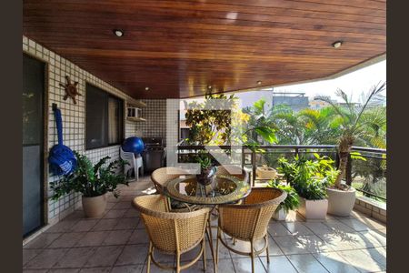 Apartamento à venda com 180m², 3 quartos e 2 vagasVaranda