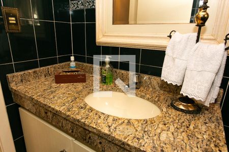 Casa à venda com 250m², 4 quartos e 2 vagasLavabo