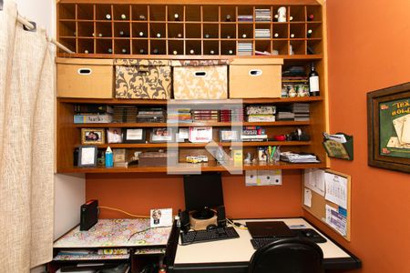 Casa à venda com 250m², 4 quartos e 2 vagasEscritório